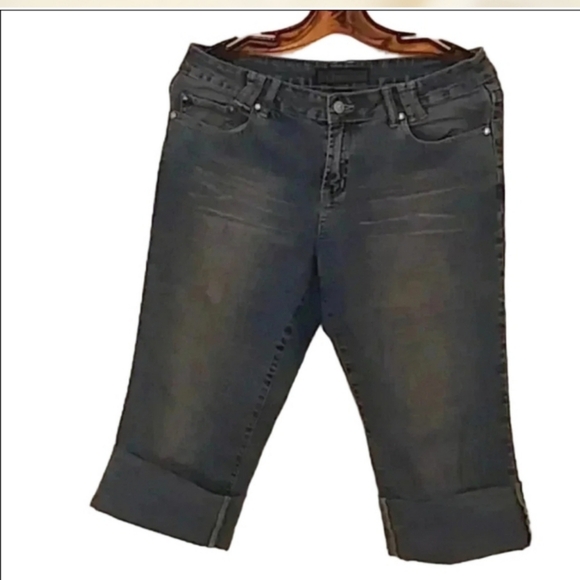 Size Medium Women's Preloved Clothing (26) - Picture 12 of 12